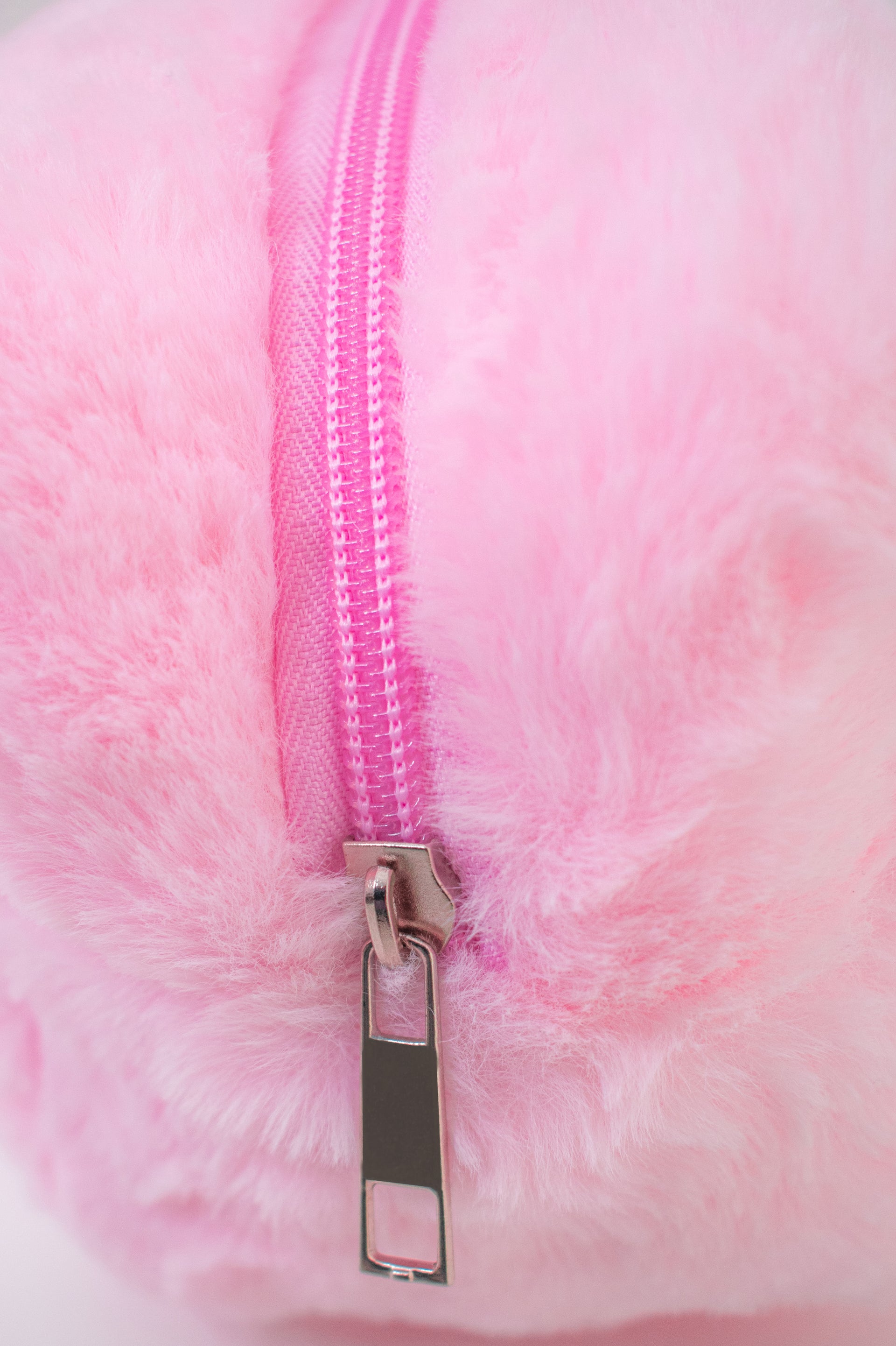 Xoxi the Axolotl Heart Fluffy Pouch - Momokakkoii