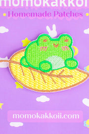 Frog Autumn Leaf Embroidered Patch - Momokakkoii