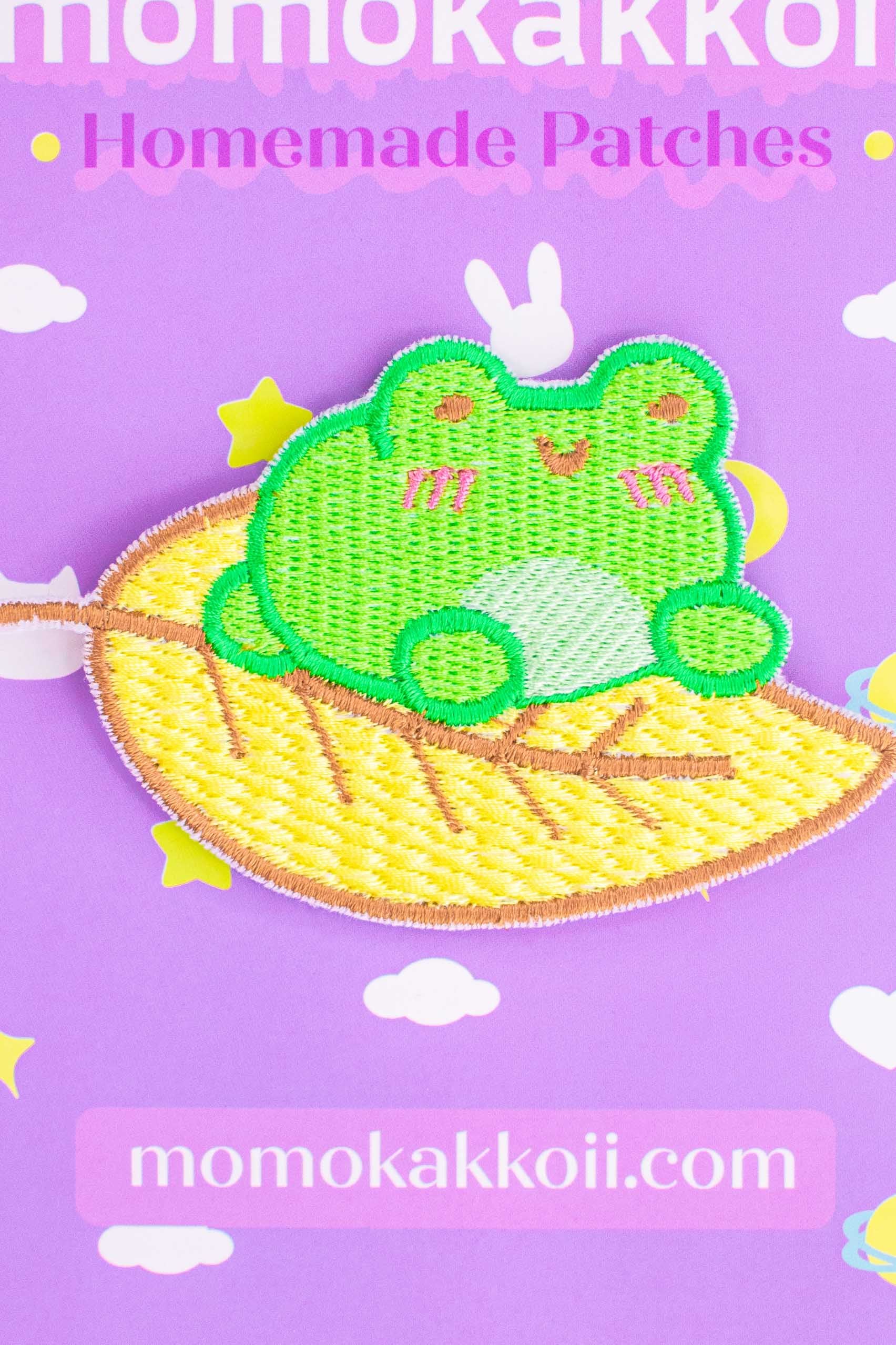 Frog Autumn Leaf Embroidered Patch - Momokakkoii
